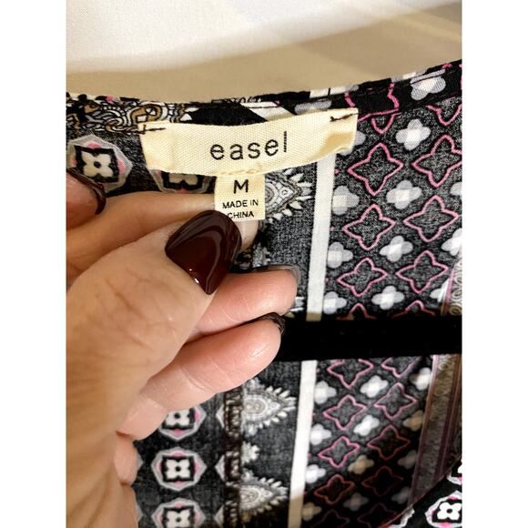 Easel Dress - Picture 3 of 6